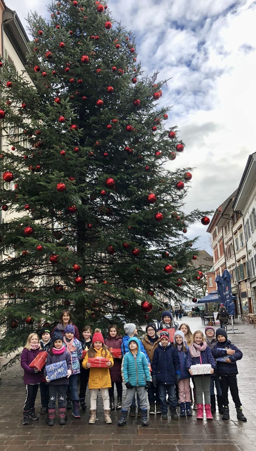 2a vor dem Tannenbaum